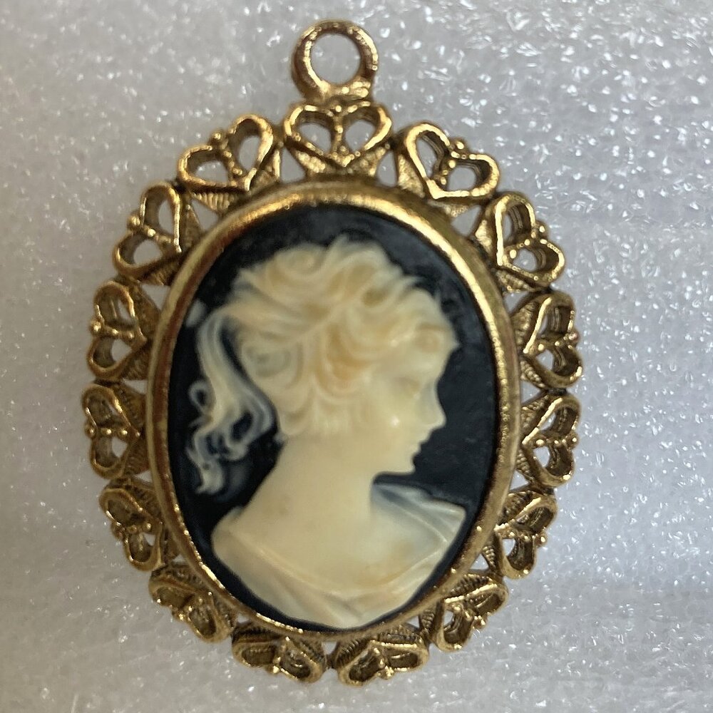 Cameo on black Pendant - Vintage